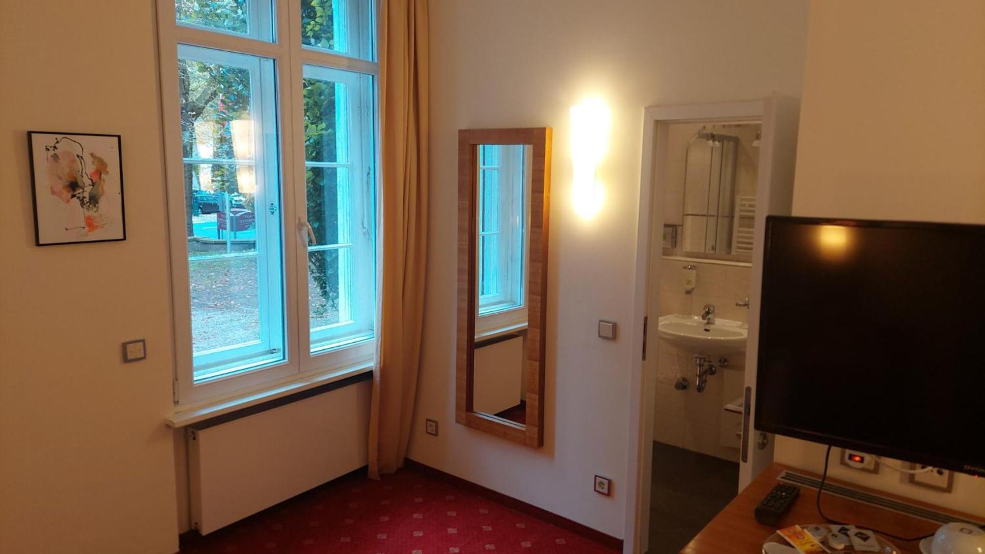 Die Villa, Zimmer 26, Dz Leverkusen Dış mekan fotoğraf