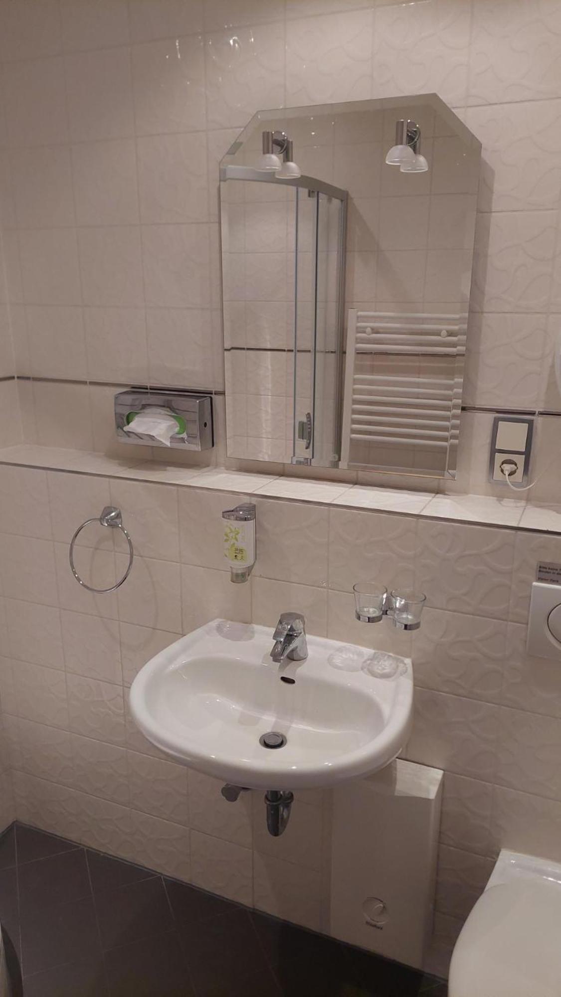 Die Villa, Zimmer 26, Dz Leverkusen Dış mekan fotoğraf
