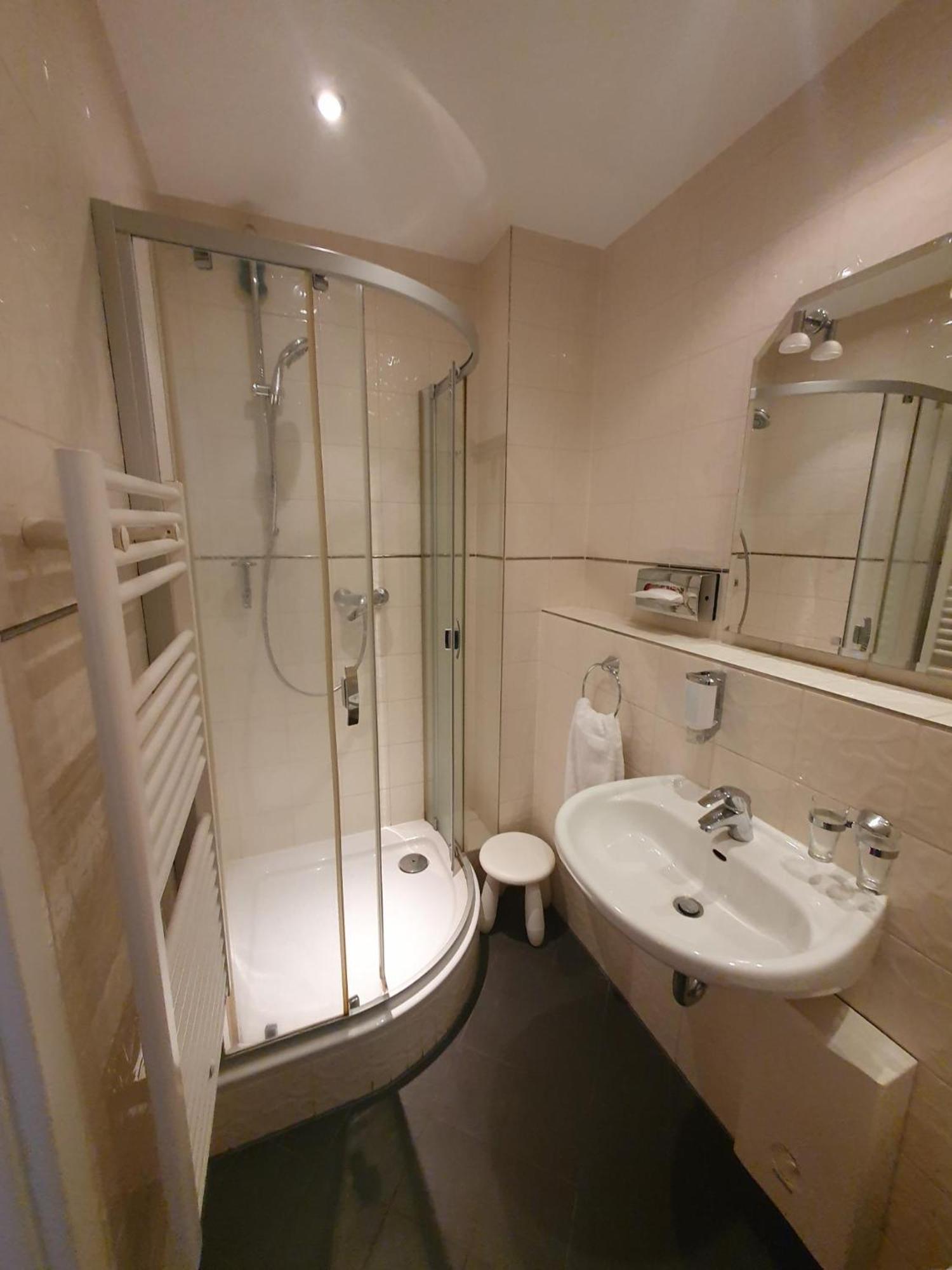 Die Villa, Zimmer 26, Dz Leverkusen Dış mekan fotoğraf