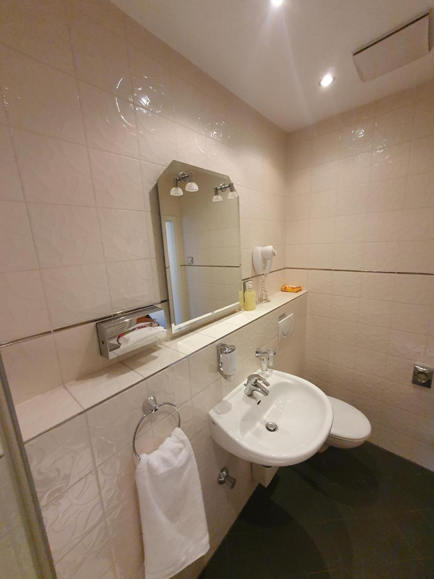 Die Villa, Zimmer 26, Dz Leverkusen Dış mekan fotoğraf